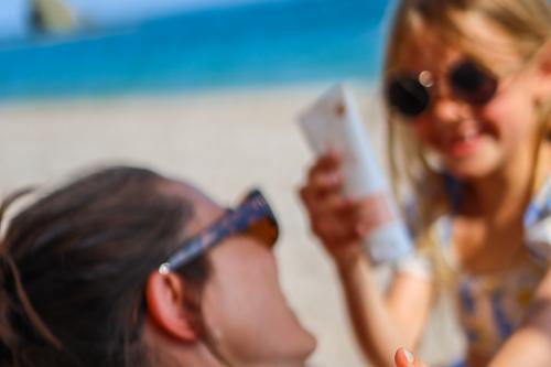 Verantwoord smeren op vakantie met TUI en Naïf