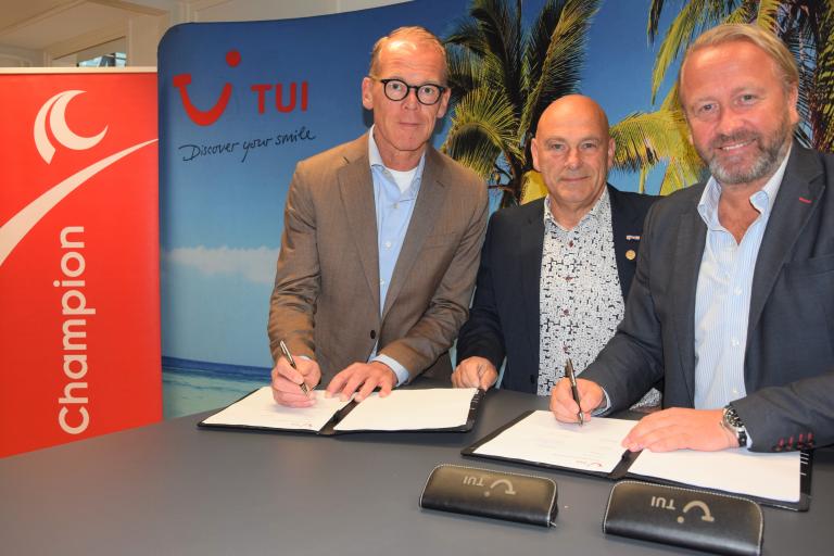 Le Champion en TUI Sports slaan handen ineen